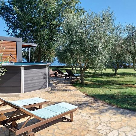 Beach House Ive With Jacuzzi, Pool, Playground And Bbq In An Olive Grove With A Beach, Pomer - Istria المظهر الخارجي الصورة