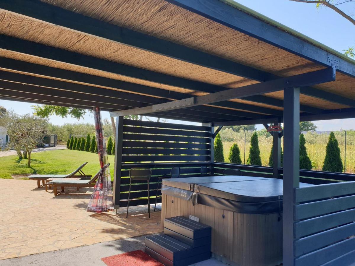 Beach House Ive With Jacuzzi, Pool, Playground And Bbq In An Olive Grove With A Beach, Pomer - Istria المظهر الخارجي الصورة