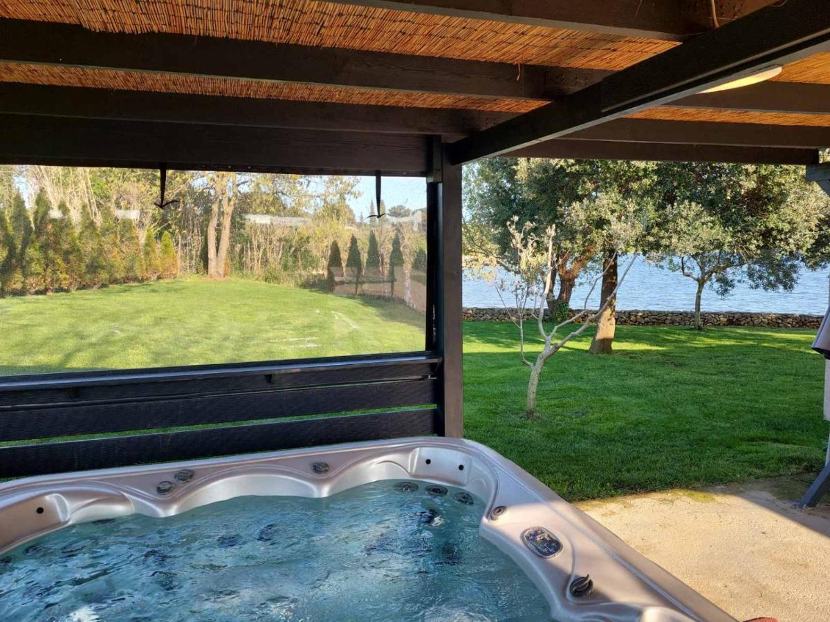 Beach House Ive With Jacuzzi, Pool, Playground And Bbq In An Olive Grove With A Beach, Pomer - Istria المظهر الخارجي الصورة