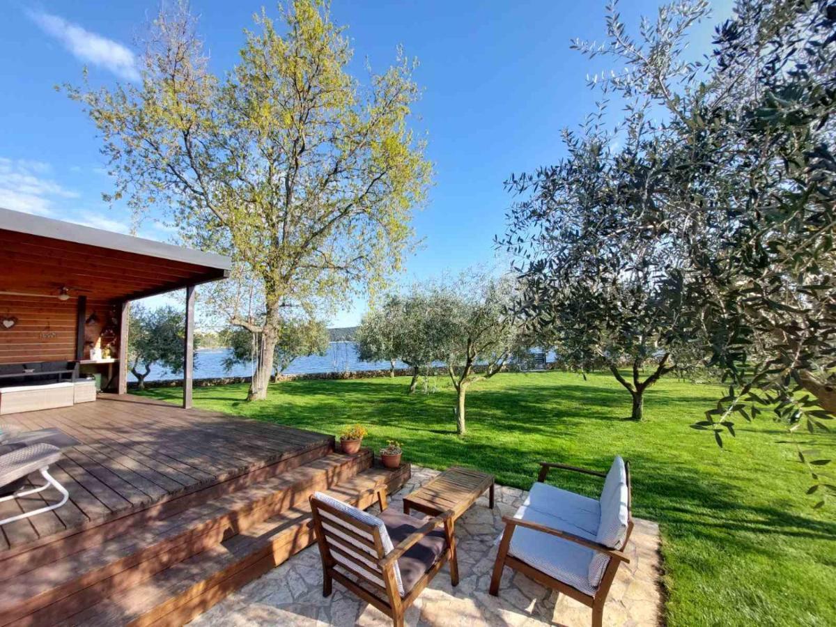 Beach House Ive With Jacuzzi, Pool, Playground And Bbq In An Olive Grove With A Beach, Pomer - Istria المظهر الخارجي الصورة