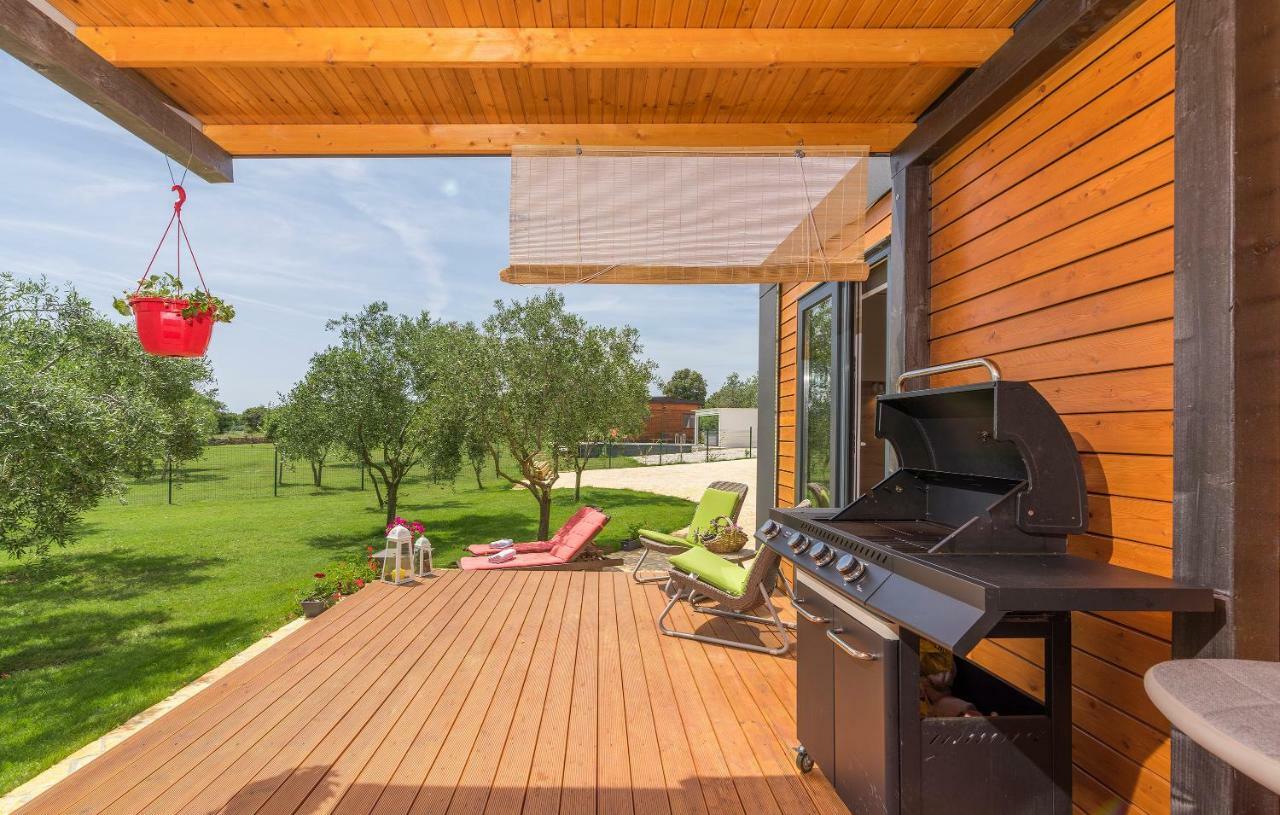 Beach House Ive With Jacuzzi, Pool, Playground And Bbq In An Olive Grove With A Beach, Pomer - Istria المظهر الخارجي الصورة
